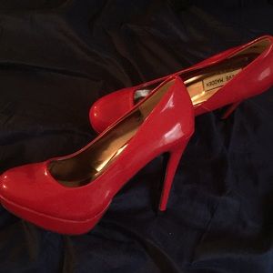 Red pumps